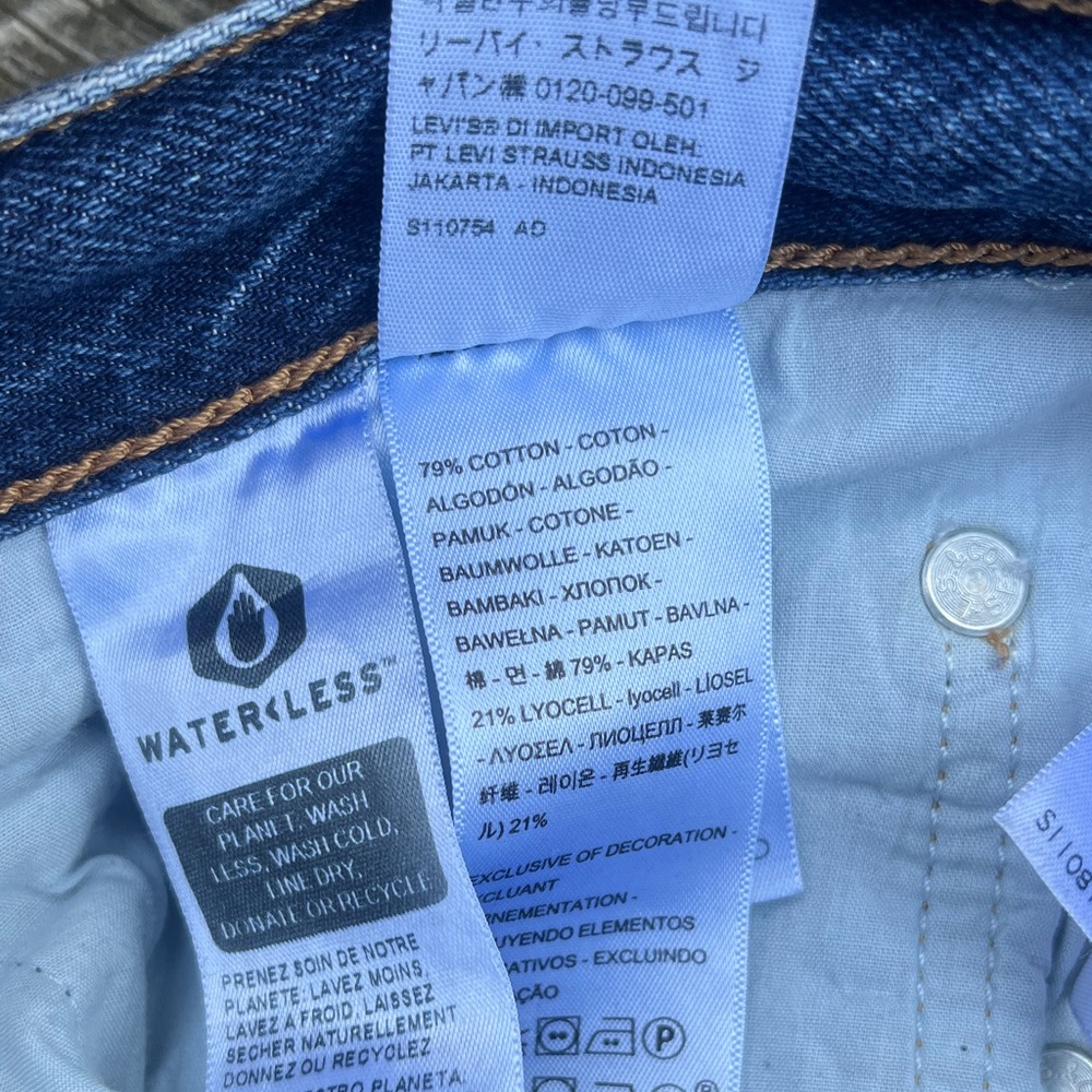 Levi's Women's Straight Leg Jeans in Classic Blue - Picture 9 of 14
